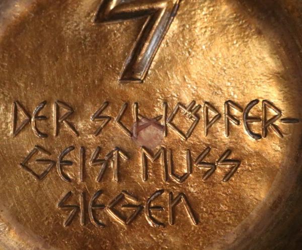 Einzelstück ?  selbstgemachte alte Messingschale mit HJ-Spruch und Rune